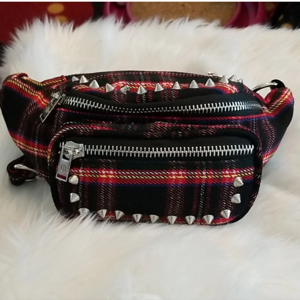 CURRENT MOOD Max Volume Fanny Pack Crossbody - Picture 3 of 17